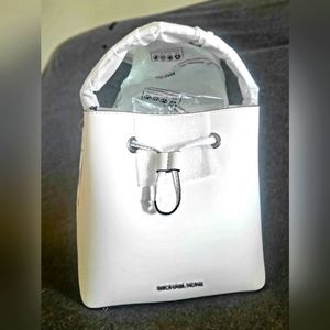 Michael Kors Suri Bucket Messenger